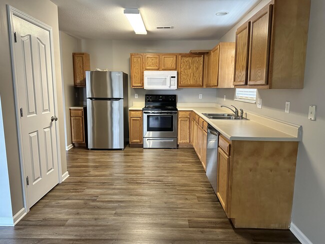 Building Photo - 2517 Tyvola Ct