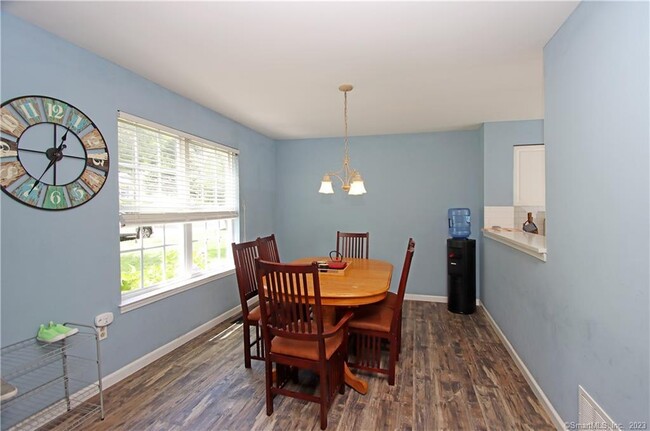 Building Photo - 70 Tulip Tree Ct