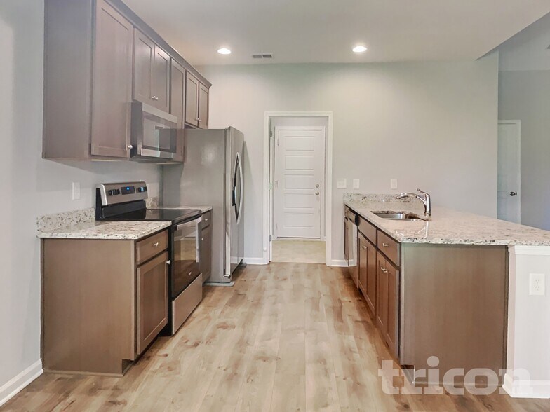 Building Photo - 831 Ellyson Dr