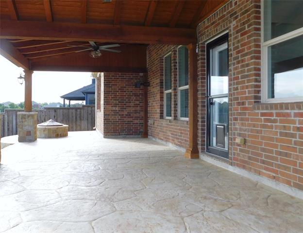 Building Photo - 14904 Riverside Dr