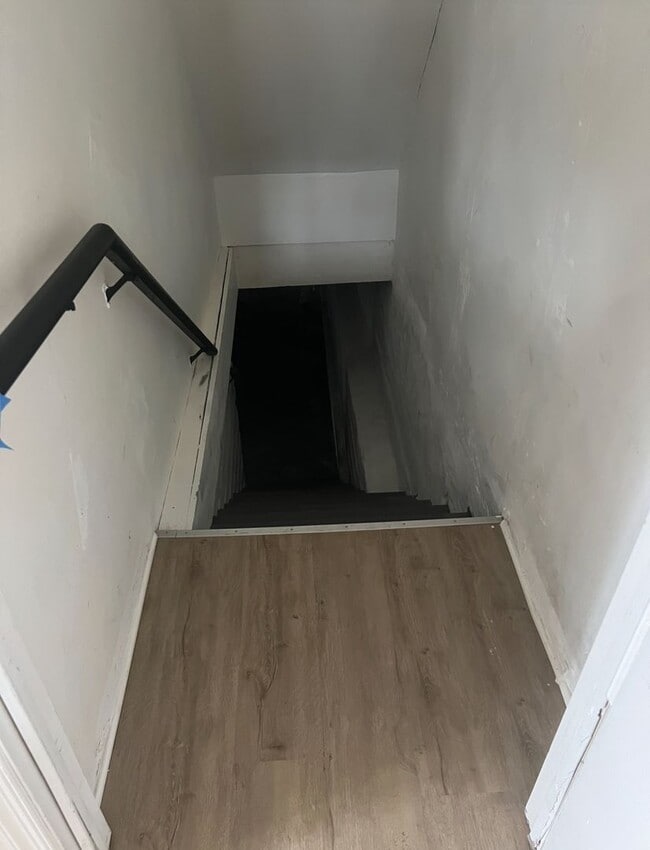 Building Photo - Renovated 3 Bedroom 3 Bathroom Single Fami...