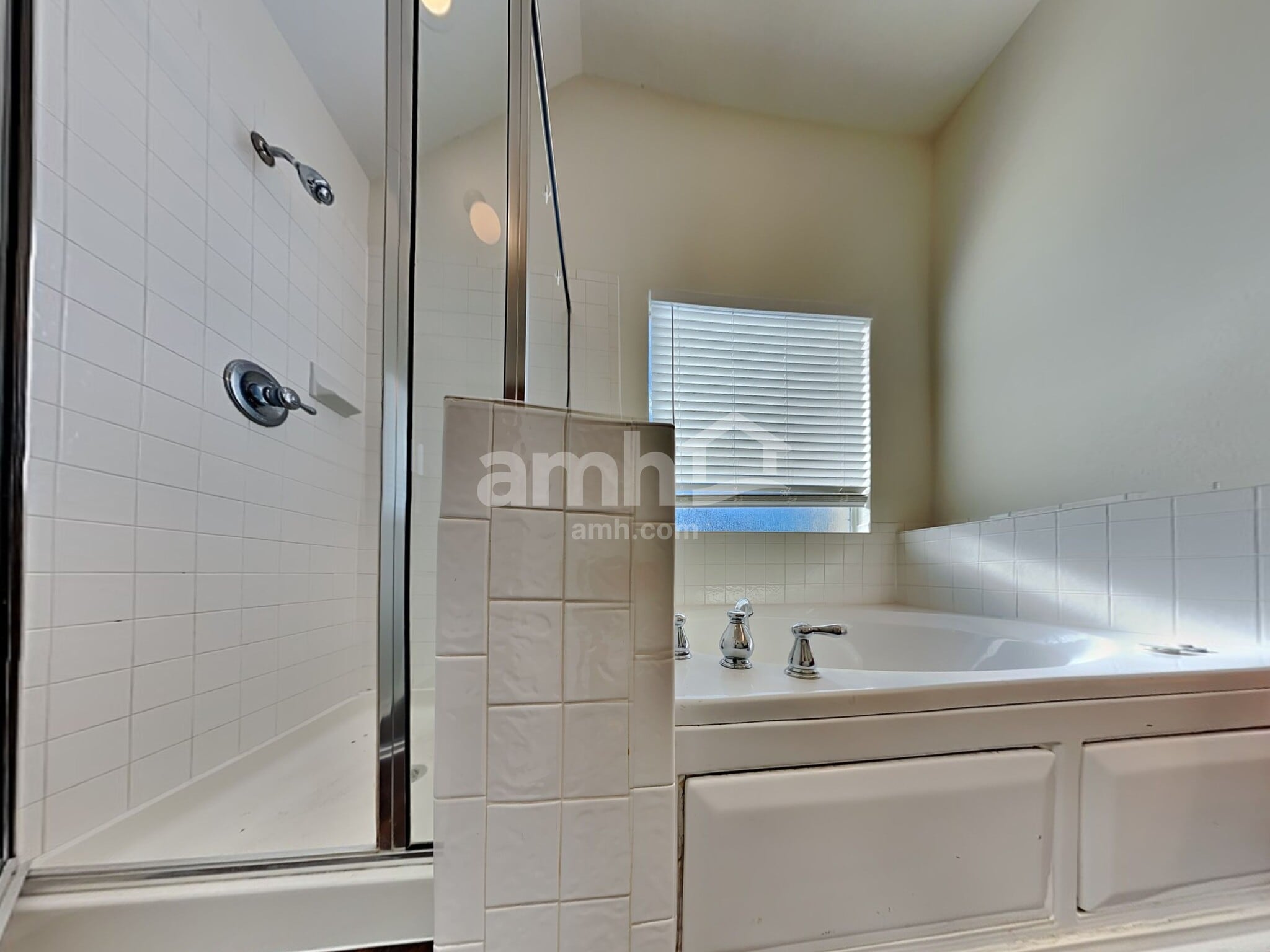 Building Photo - 515 Hampton Ct