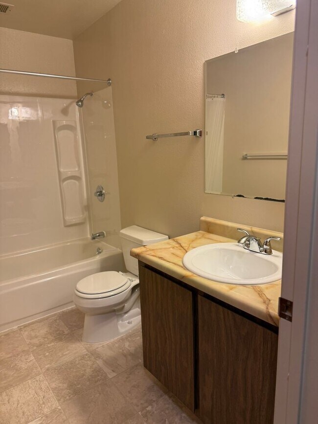 Building Photo - 765 Pope Dr