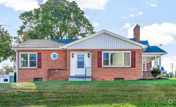 Building Photo - Coming Soon - 2 Bedroom located in Central...