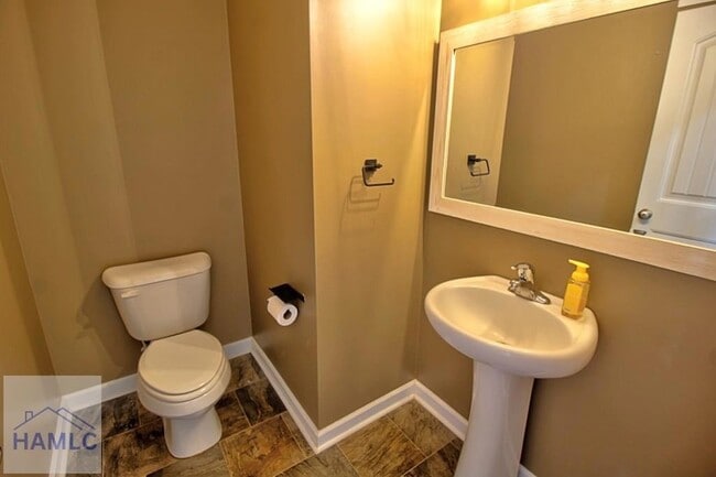 Building Photo - 1290 Windrow Dr