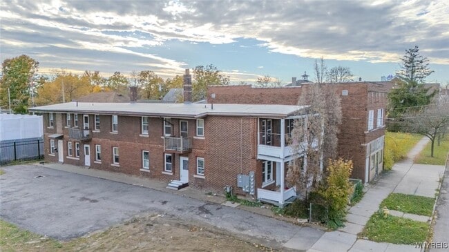 Building Photo - 2253 Niagara St