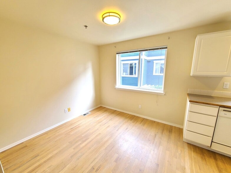 Building Photo - 6527 35th Ave NE
