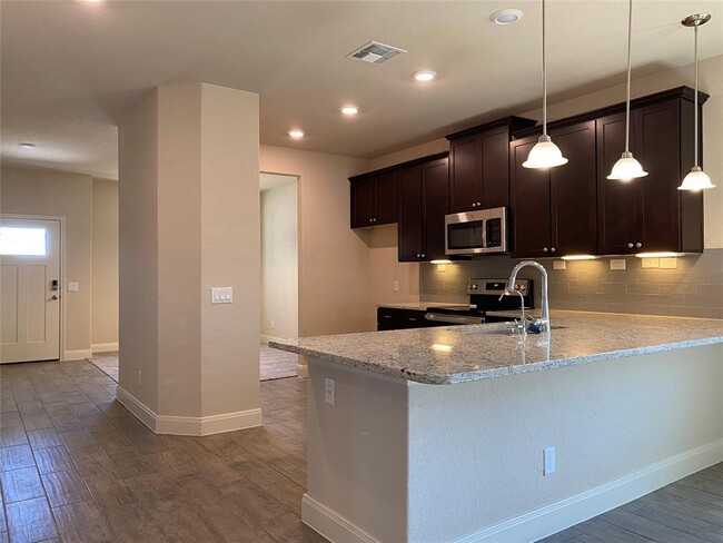 Building Photo - 716 Red Barn Bnd