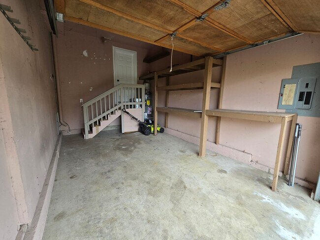 Building Photo - 2Bd/1.5Ba Kenmore Duplex