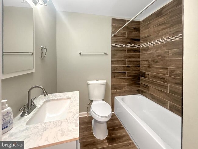 Building Photo - 1026 W Fayette St