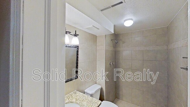 Building Photo - 2615 Tomah Pl