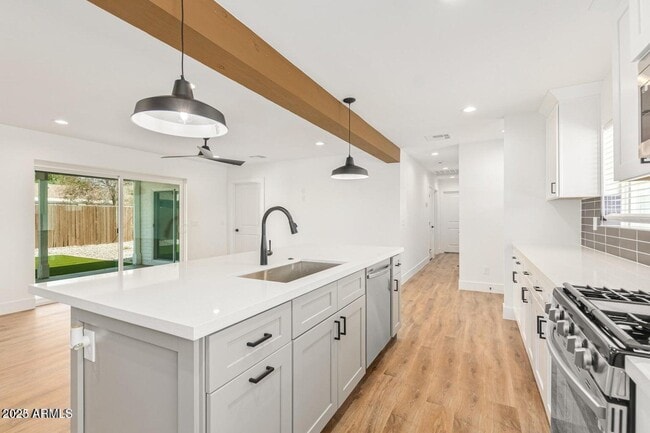 Building Photo - 3016 E Turney Ave