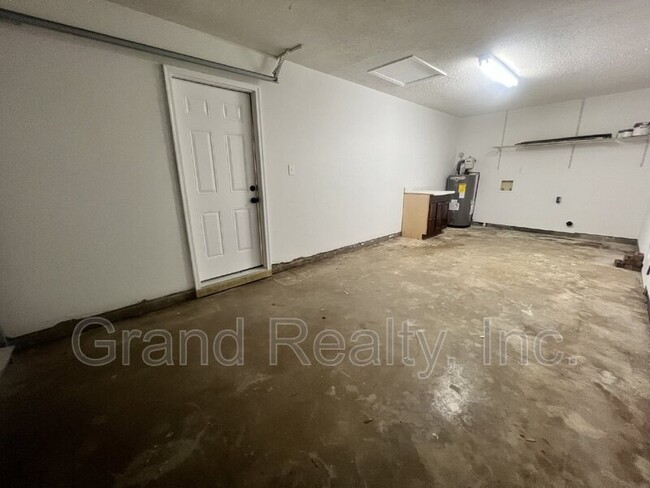 Building Photo - 505 S Edgewood Cir