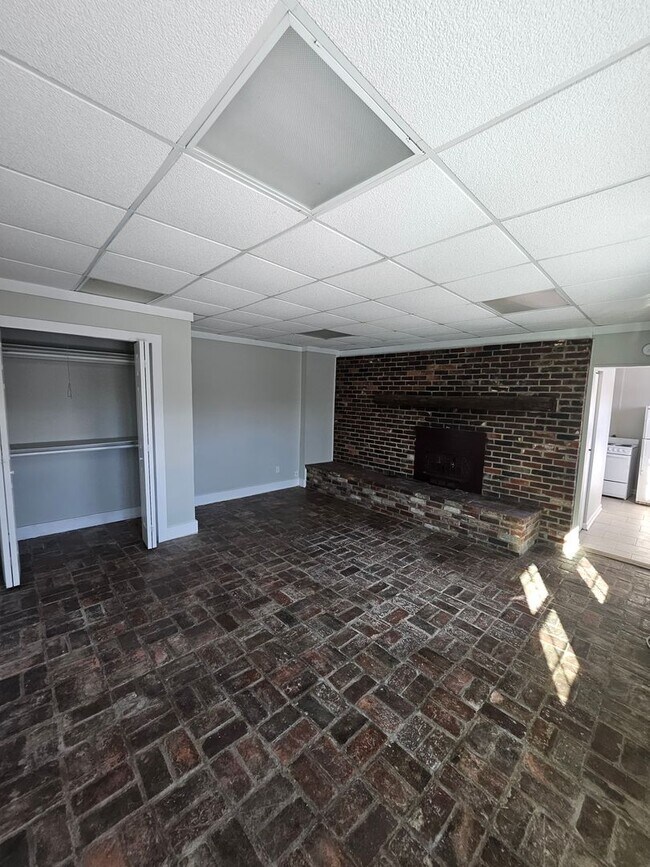 Building Photo - 1505 Lincoln Ave
