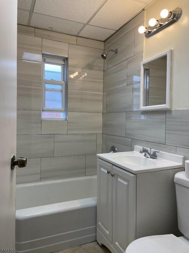 Building Photo - 138 Midland Pl