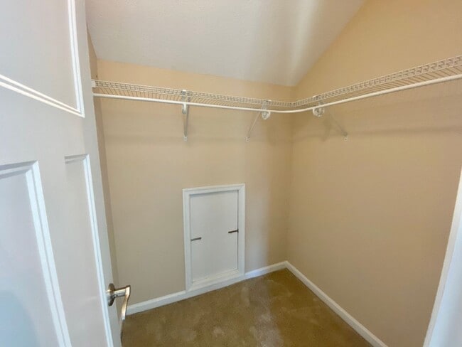 Building Photo - Spacious Condo - Waterfront Community - Av...