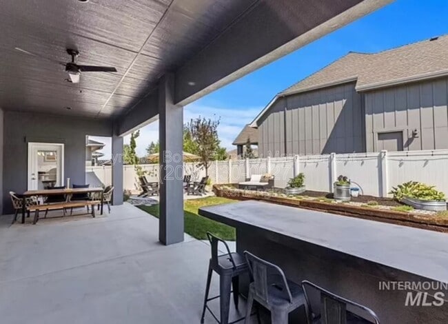 Building Photo - 8462 W Suttle Lake Dr