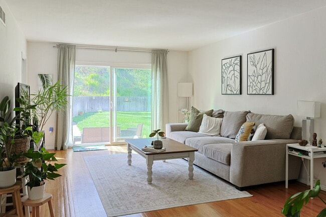 Building Photo - 3-Bed, 2-Bath Home on Large Lot in Prime San Diego Location