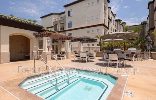 Building Photo - 9253 Regents Rd