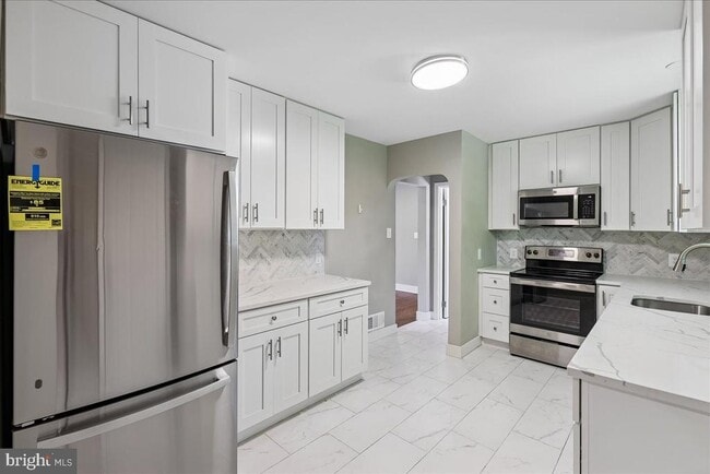 Building Photo - 3102 Romaine Ct