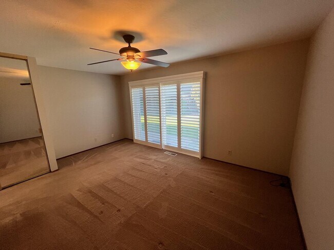 Building Photo - 1595 Calle De Stuarda