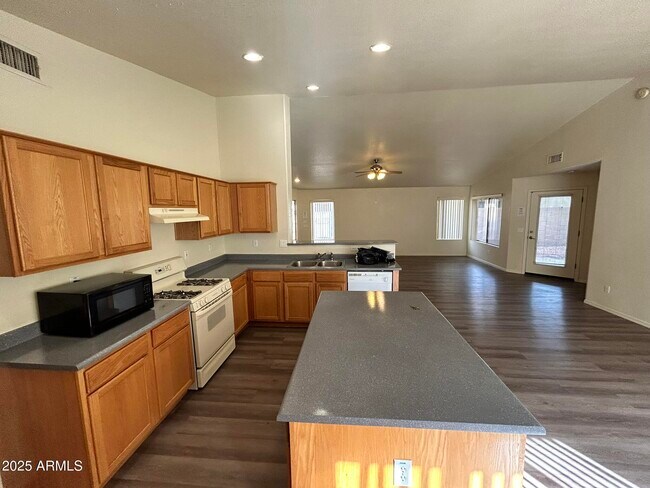 Building Photo - 10857 E Wier Ave
