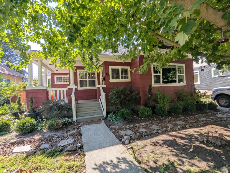 Primary Photo - 816 Washington St