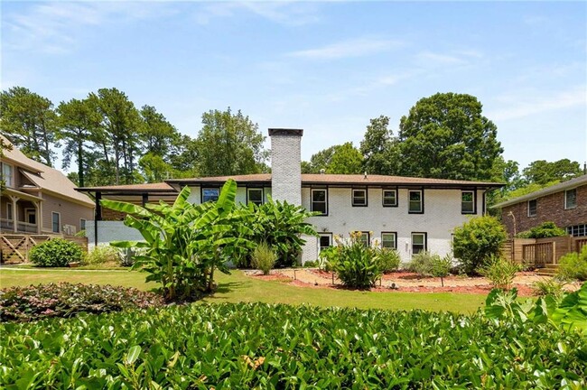 Building Photo - 2423 Sunset Dr NE