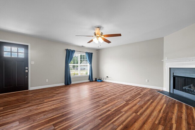 Building Photo - 3 Bed 2 Bath Convenient to Fayetteville an...