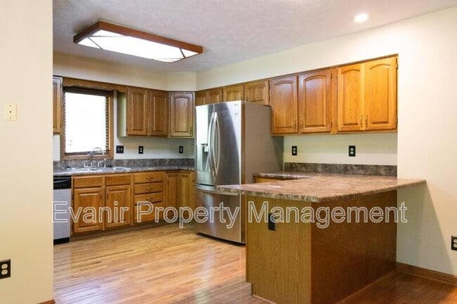 Building Photo - 113 Brittany Ln