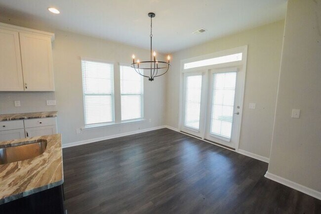 Building Photo - 165 Greyfield Cir