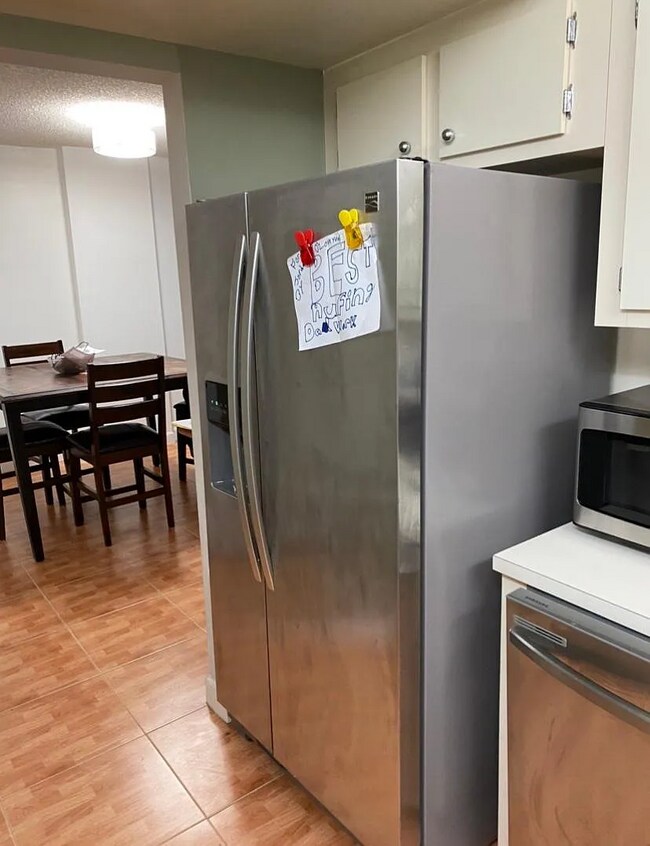 Building Photo - 901 Hillcrest Dr