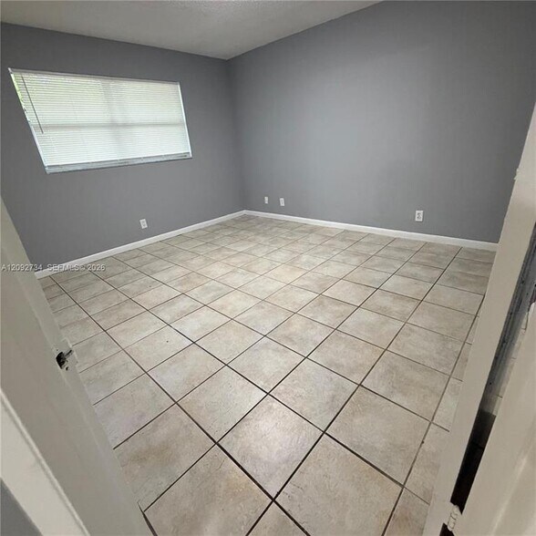 Building Photo - 7901 Colony Cir S