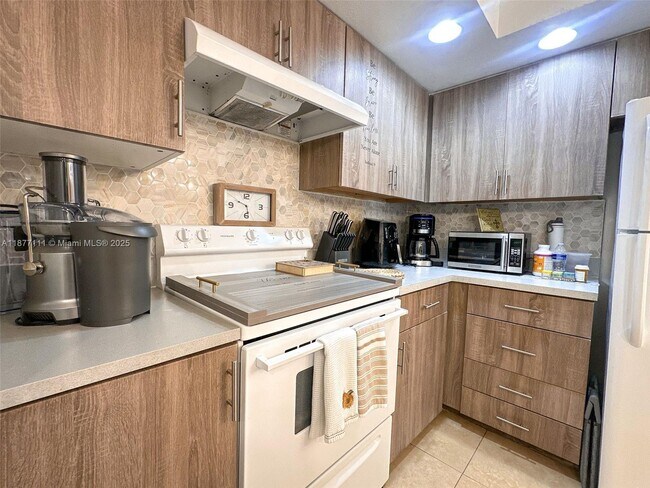 Building Photo - 12840 Vista Isles Dr