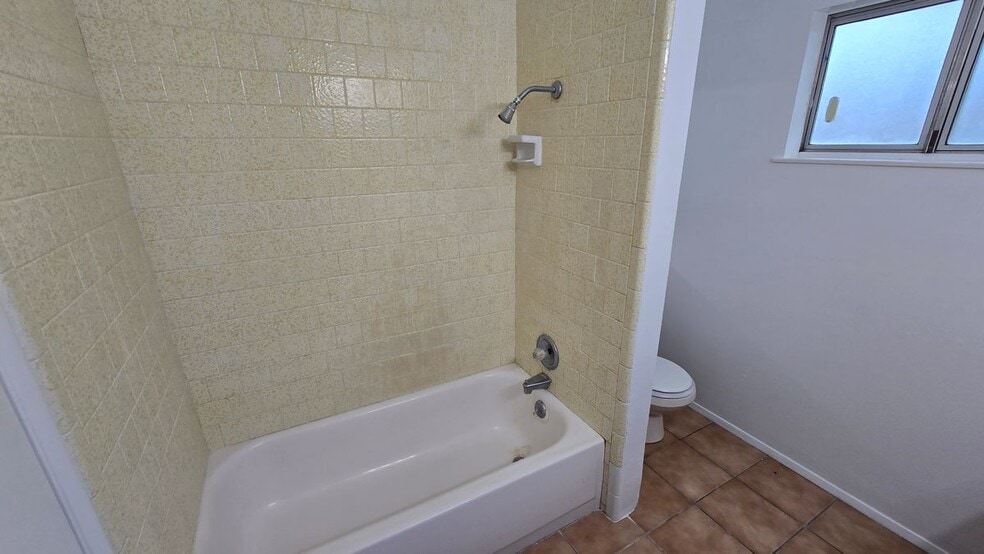 Building Photo - 4184 N Briarwood Ave