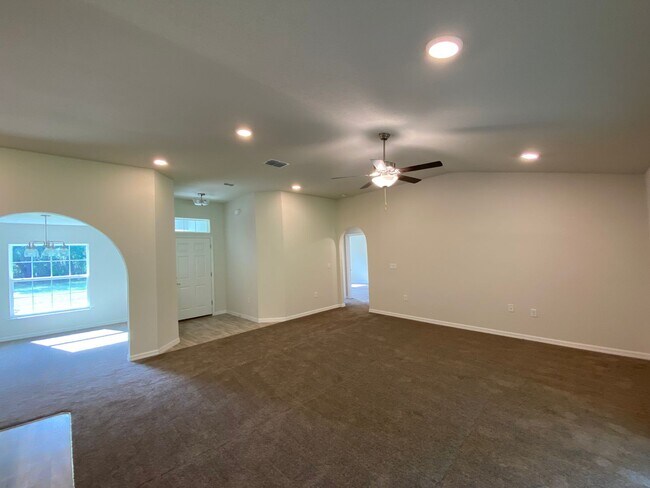 Building Photo - Great new rent on 4/2! Desirable SW Ocala Neighborhood 4/2/2 *WON'T LAST*
