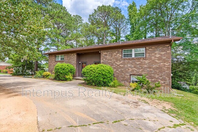 Building Photo - 8738 Gleason Dr