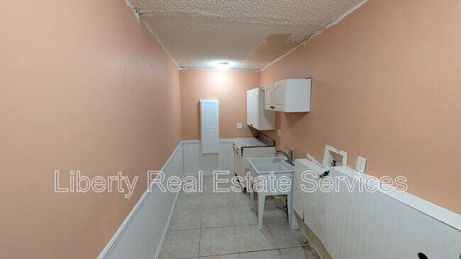 Building Photo - 15 Clark St