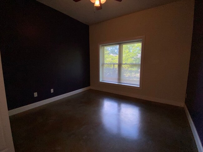 Building Photo - 125 Sun Haven Ln