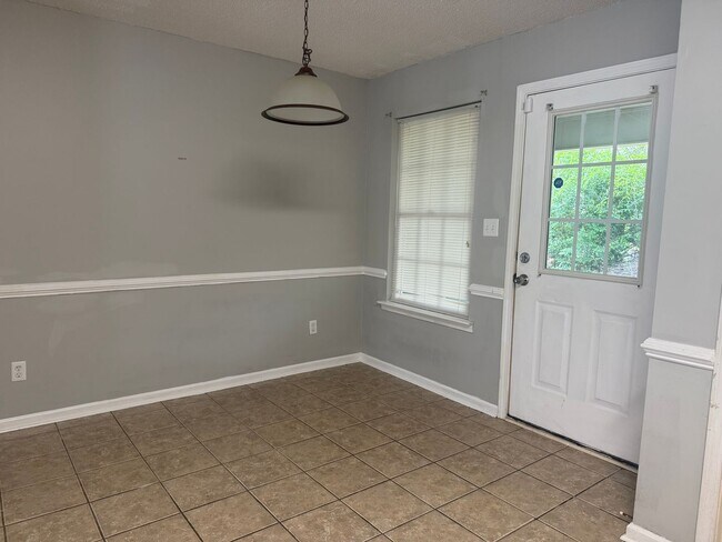 Building Photo - 2500 Barnesdale Wy