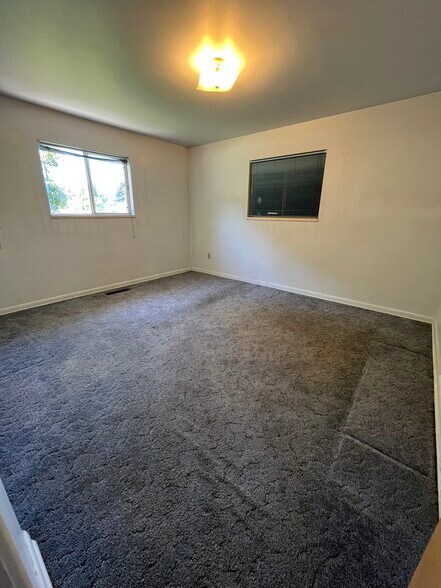 Building Photo - 640 E 300 N