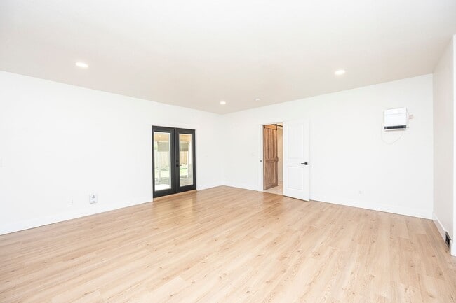 Building Photo - Lakewood Rambler 3 bedroom + Bonus