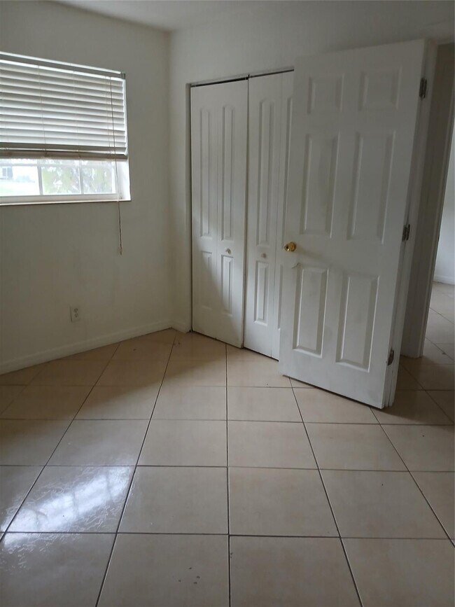 Building Photo - 514 NW 3rd Ave