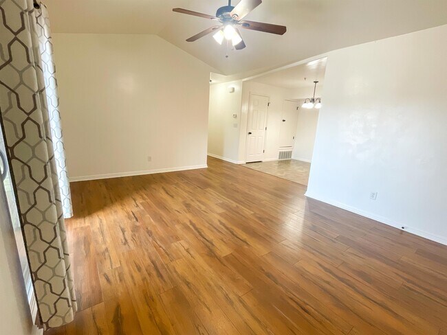 Building Photo - 8212 N Cedar Springs Rd