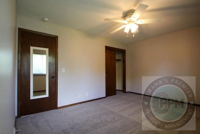 Building Photo - Discover a spacious 3Bd/2.5Ba home