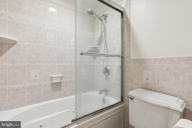 Building Photo - 5790 Burke Towne Ct