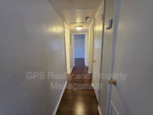 Building Photo - 2001 E Grant Ave