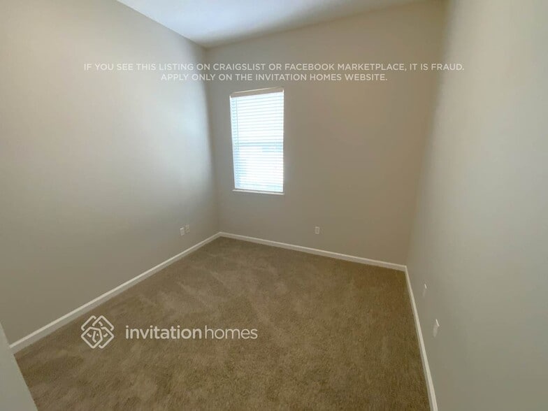 Building Photo - 153 Oak Common Ave