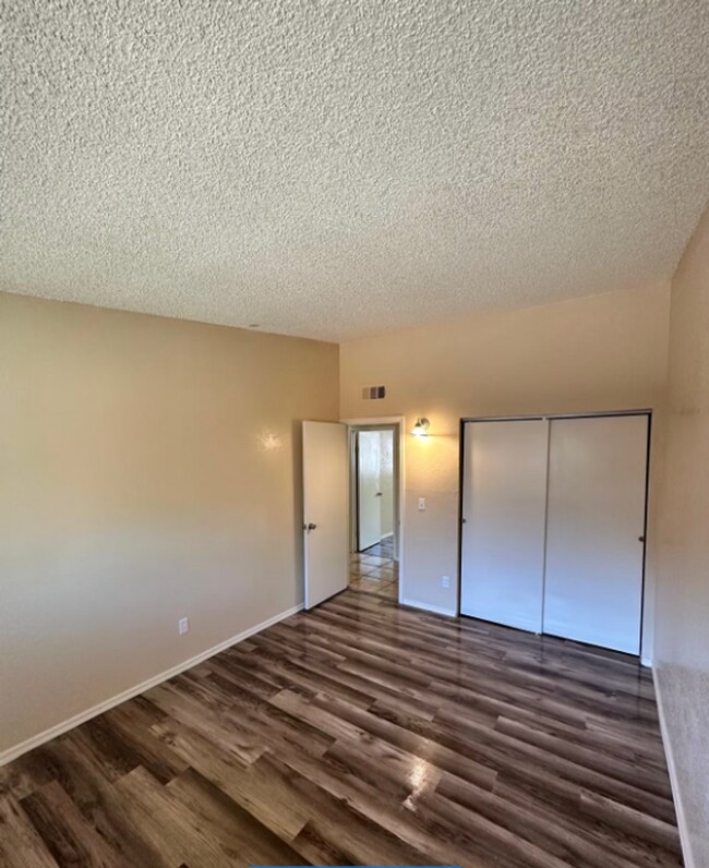Building Photo - 4150 N Fremont Ave