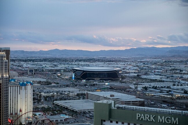 Building Photo - Waldorf Astoria Las Vegas- 1 bed .5 bath on the 39th floor!